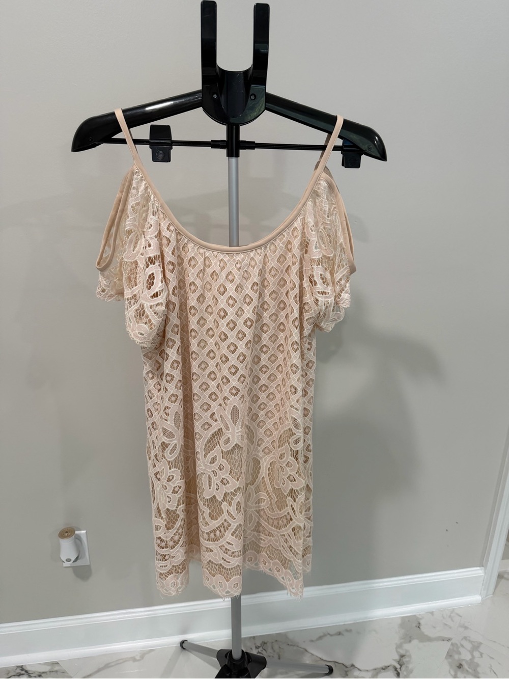 VENUS Blush Lace Cold-Shoulder Dress